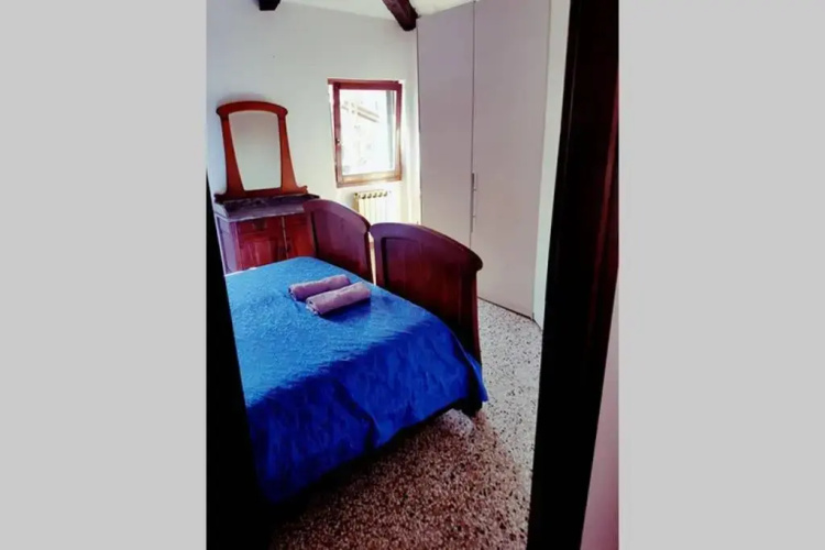 Large Top 3 Rooms Flat Central Rialto