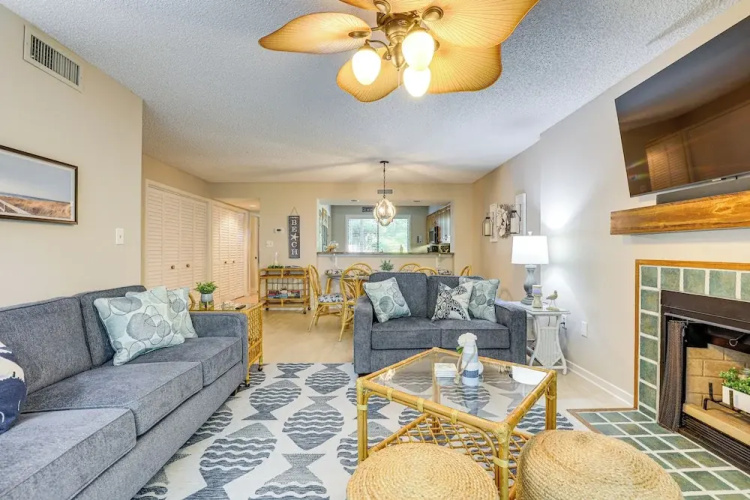 Private Deck & Pool Access: Myrtle Beach Getaway!