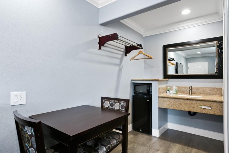 3Rd Avenue Inn photo 12