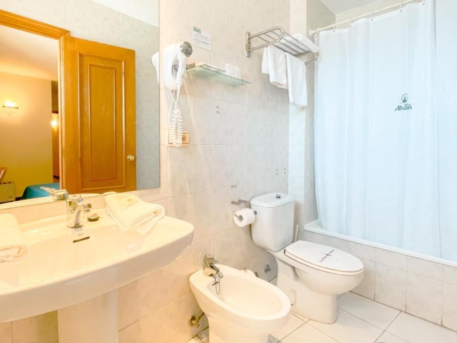 Standard Quadruple room with sea view