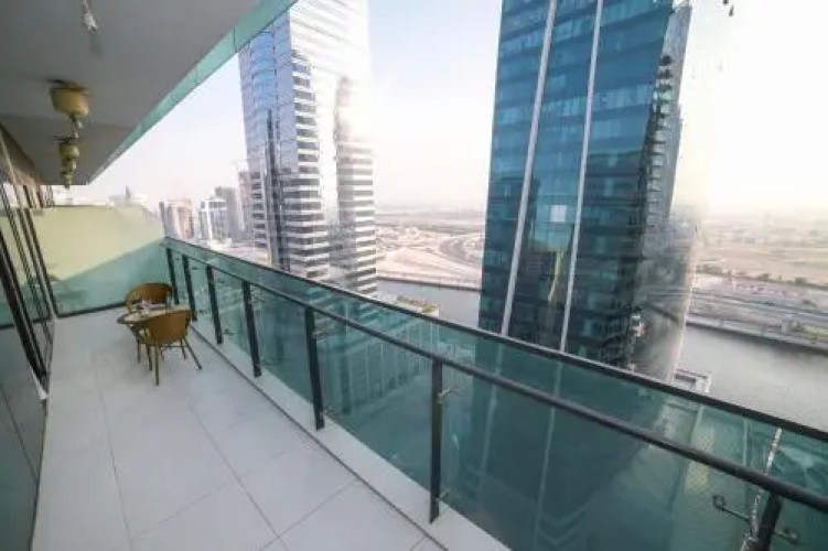 Luton Vacation Homes - Damac Maison Studio, Canal View
