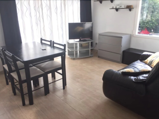 Recently Refurbished Center Apartment