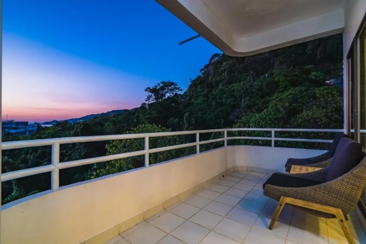 4 Bedrooms Villa