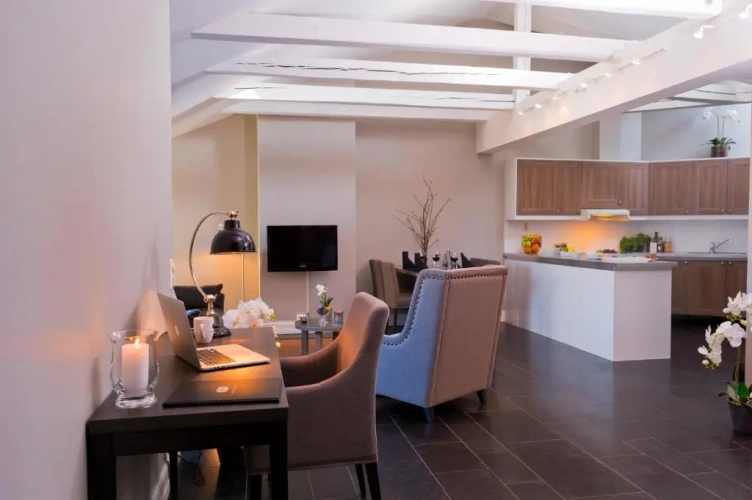 3 Bedrooms Apartment