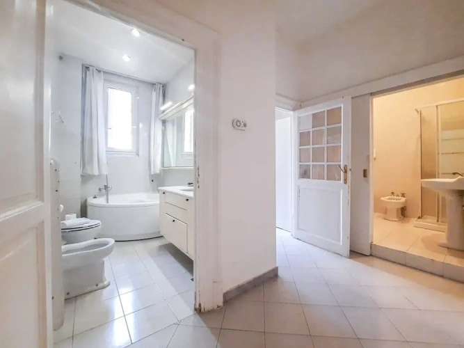 4 Bedrooms Classic Apartment with city view