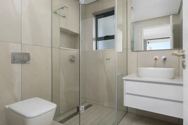 Central Secure Modern Studio w Views Bantry Pad