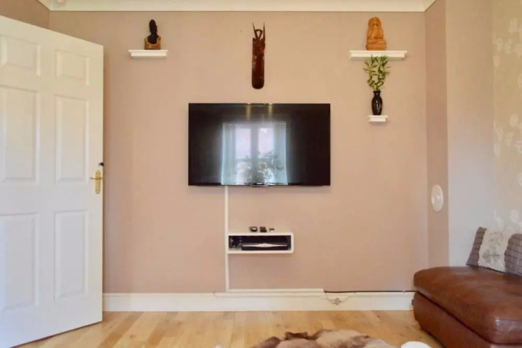 3 Bedroom House With Parking