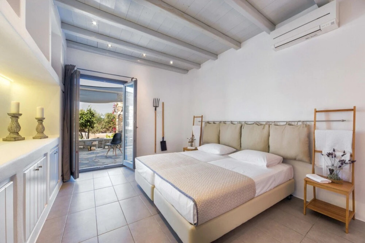 Villa Fuster in Paros