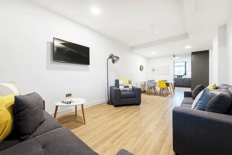 4 Bedrooms Classic Apartment