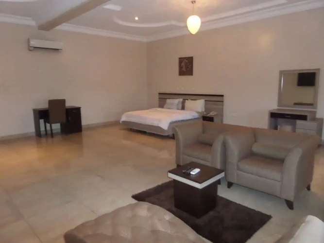 3 Bedrooms Apartment