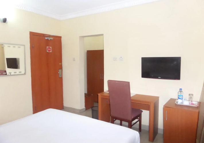Adna Hotel