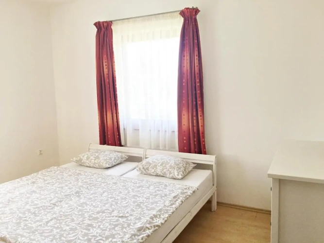 3 Bedrooms Cottage