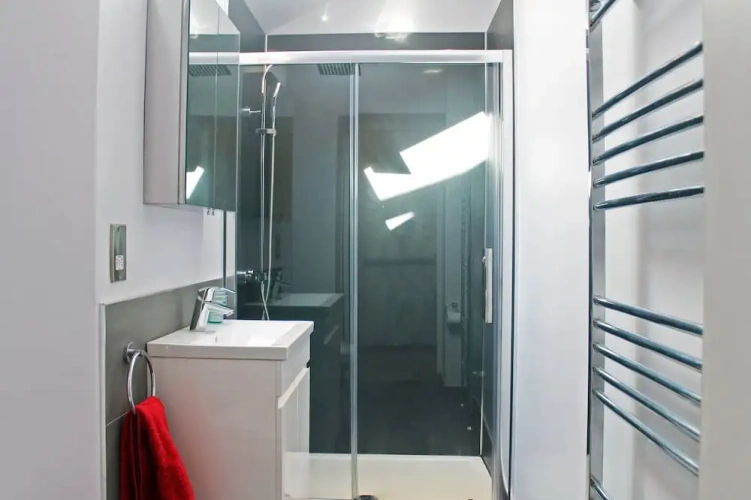 3 Bedrooms Apartment