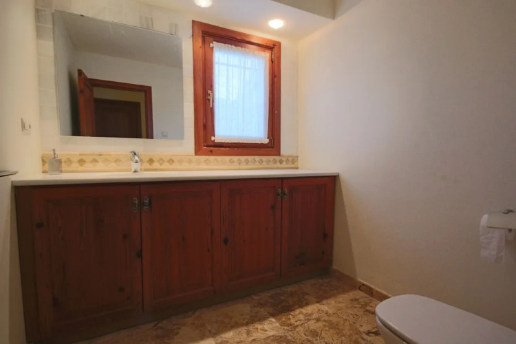 Private 4-bedroom Villa w/ Pool, Summer Kitchen & Expansive Living Space