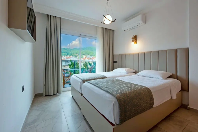 Standard Double room with partial sea view