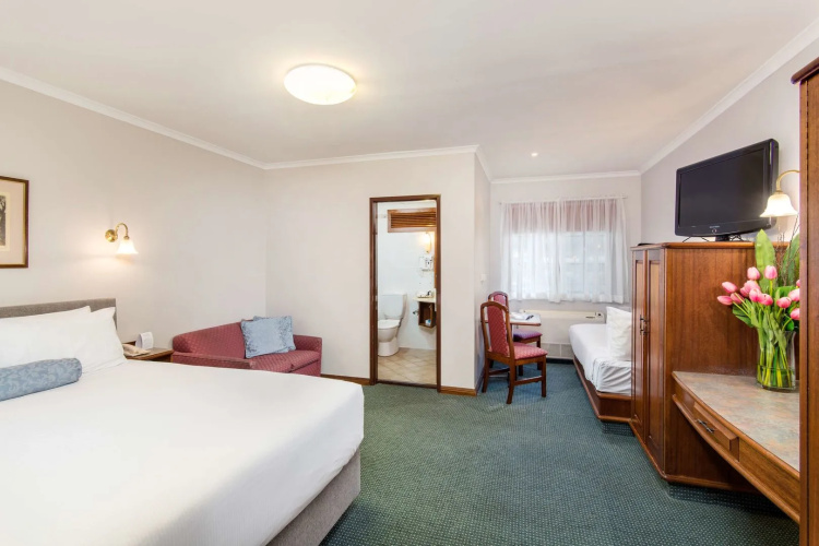 Adelaide Inn