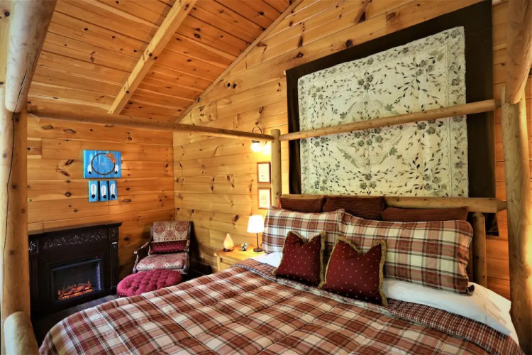 Always & Forever 1 Bedroom Cabin by RedAwning