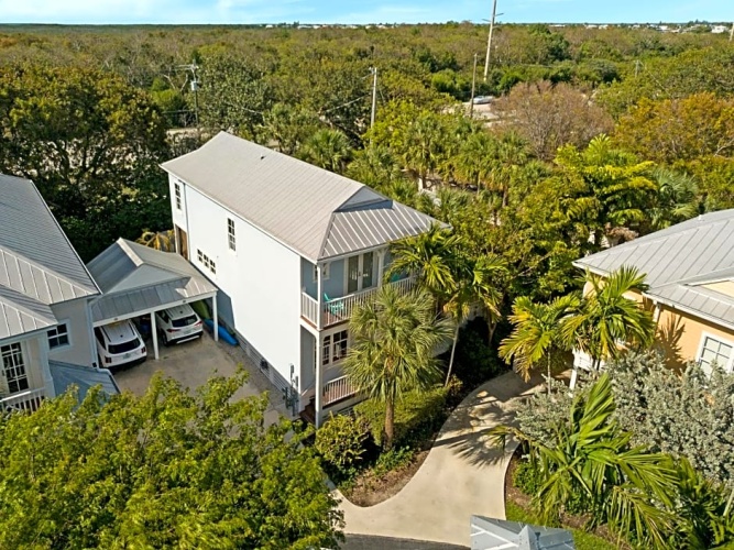 2 Bedrooms Villa
