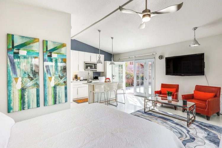 Golf, Shop & Hike: Sleek Rancho Mirage Studio