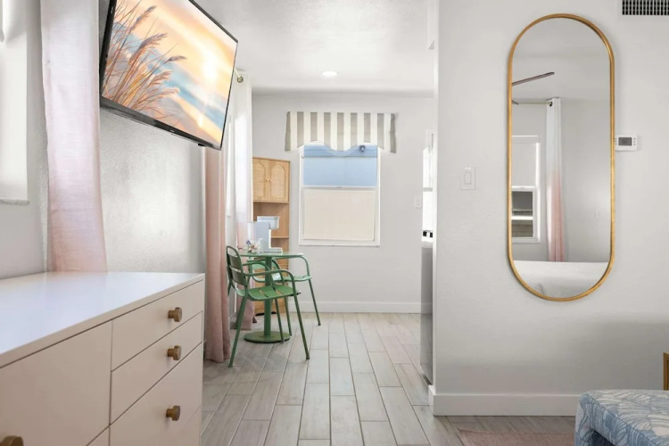 Studio W/ King Bed Heated Pool, Steps To Beach! - Dunedin, FL