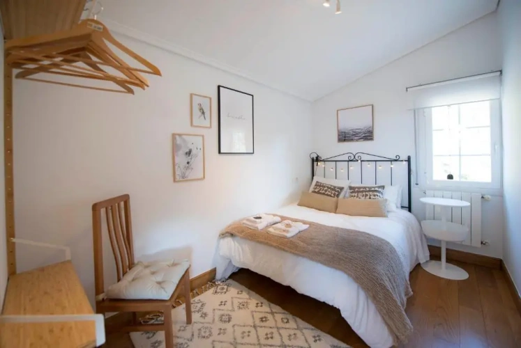 2 Bedrooms Apartment