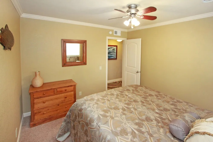111 E Edgewater Dar 3 Bedroom Duplex