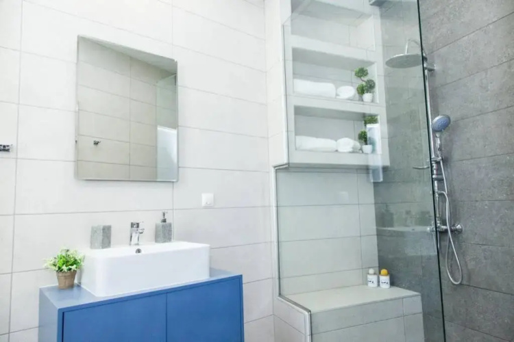 D Spacious Brand New Studio Ideal for 2 D