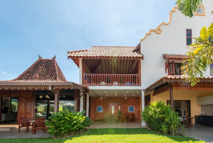 Villa with balcony