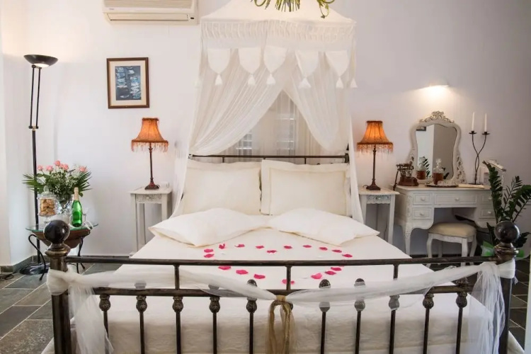 Nymfes Hotel