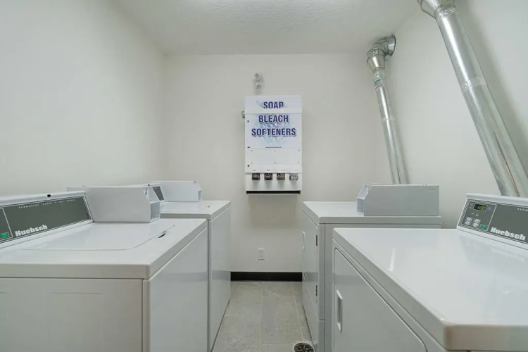 Studio 6-Bruderheim, AB