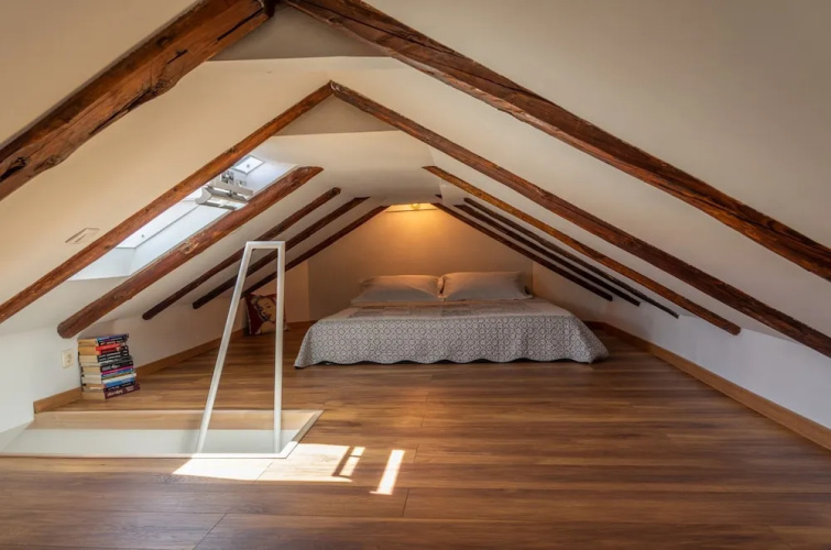 Cool Attic apt w Gallery, in the Heart of Split