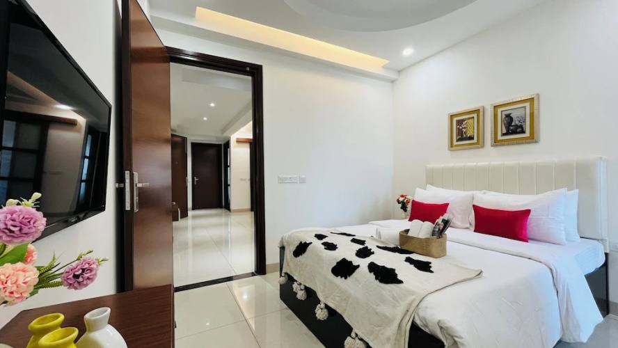 BluO 3BHK Golf Course Road Balcony Lift