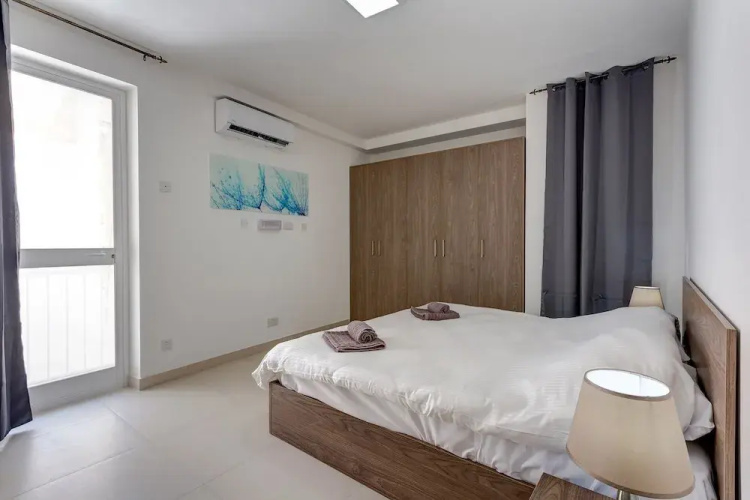 Centric and Modern Apartment Close to Amenities