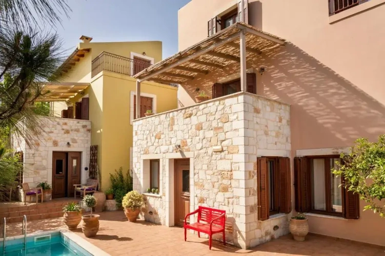 2 Bedrooms Villa