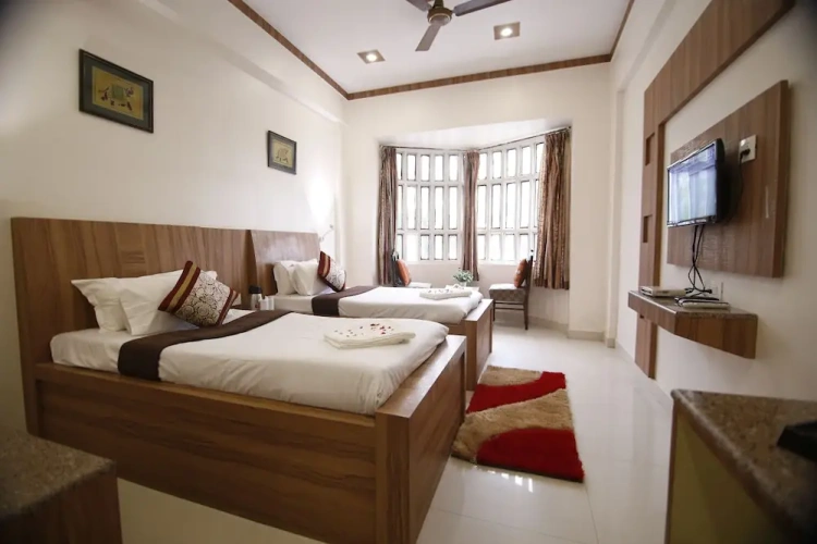 Deluxe Double room with city view
