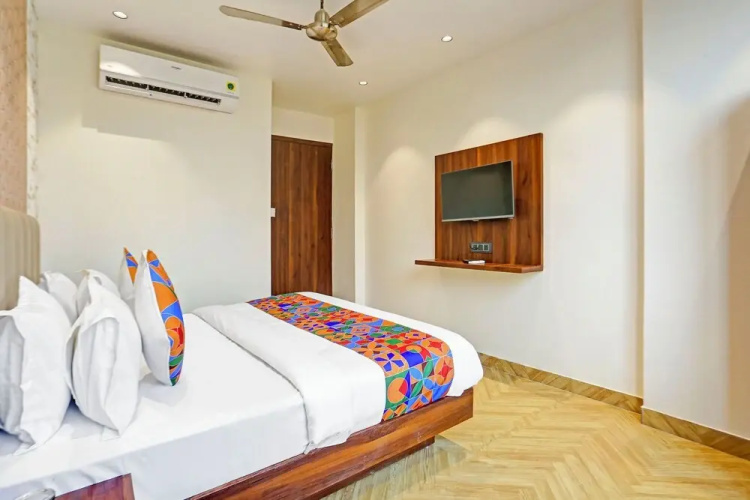 FabHotel Baba's Inn