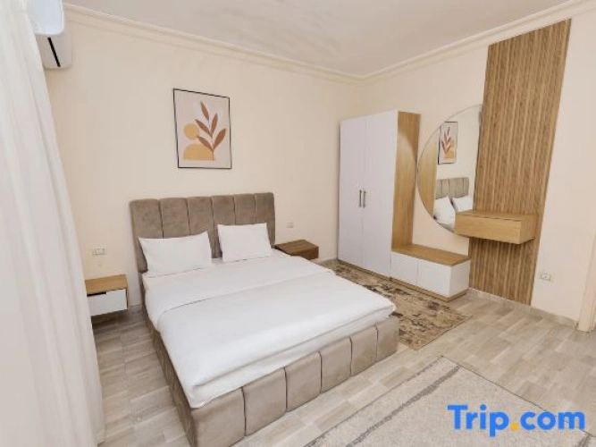 3 Bedrooms Apartment