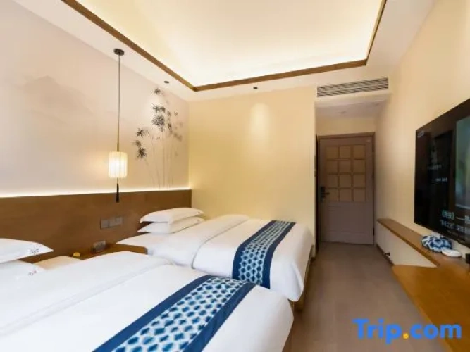 Standard Twin room with garden view