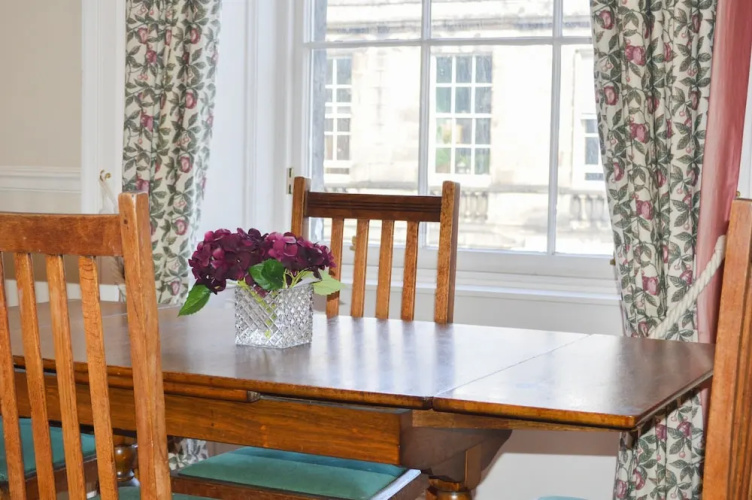 2 Bedroom Flat in Central Edinburgh