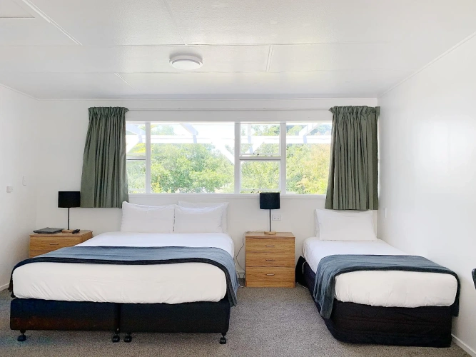 Standard Twin Studio