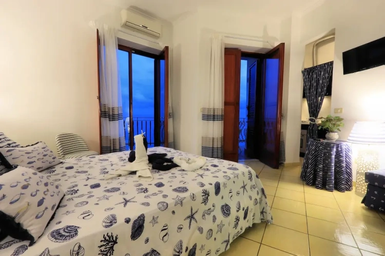 Suite with balcony and with sea view