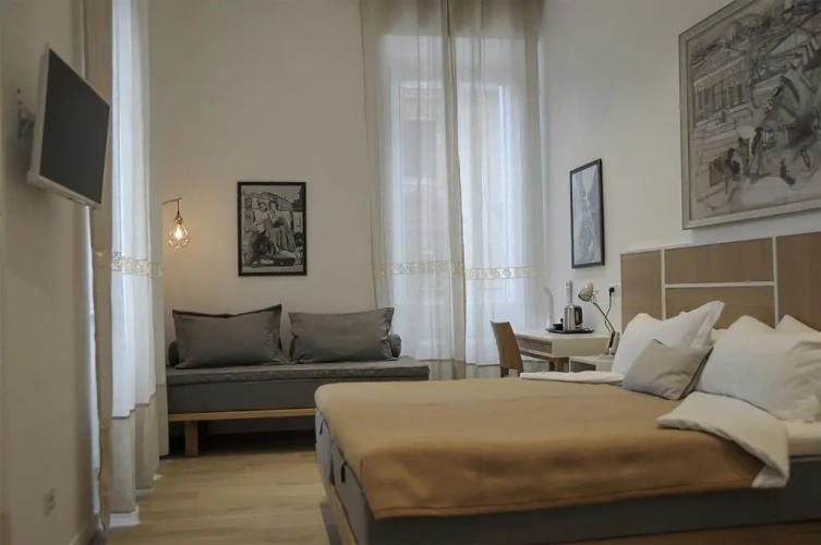 Standard Triple room