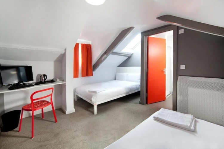 Sleeperdorm - Hostel
