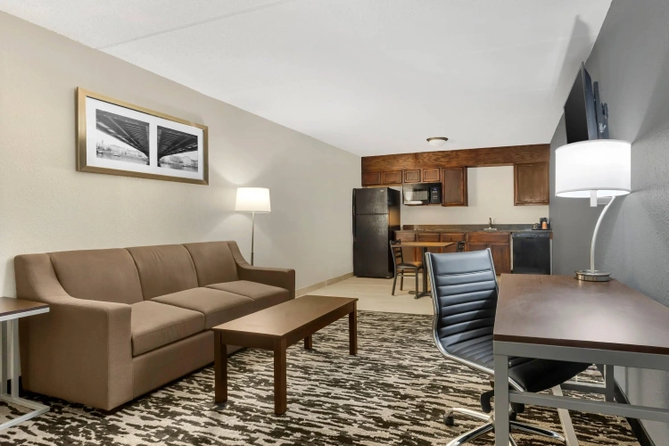 Quadruple Suite