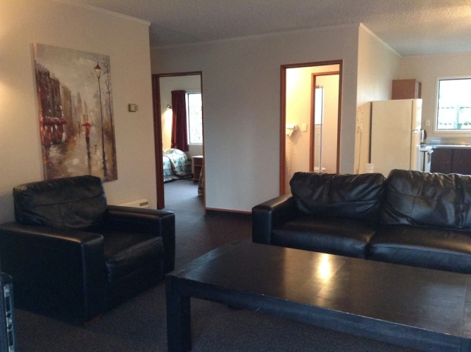 Highwayman Motel