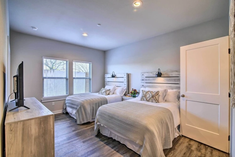 2 Bedrooms Apartment