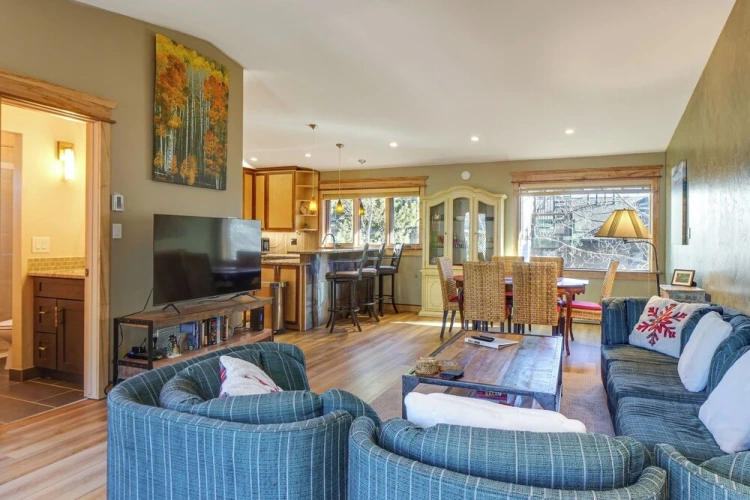 3 Bedrooms Apartment