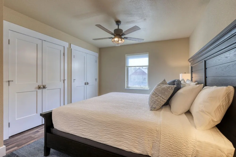 Modern Condo Near BH Attractions-garage Parking