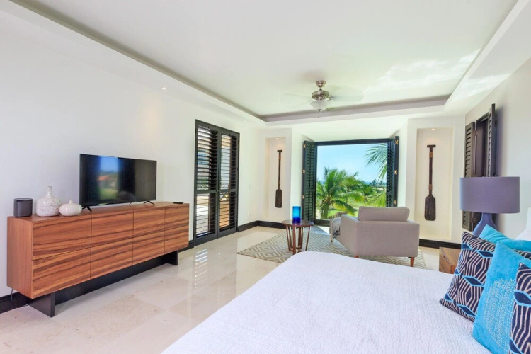 Amazing 4 Bedroom Condo
