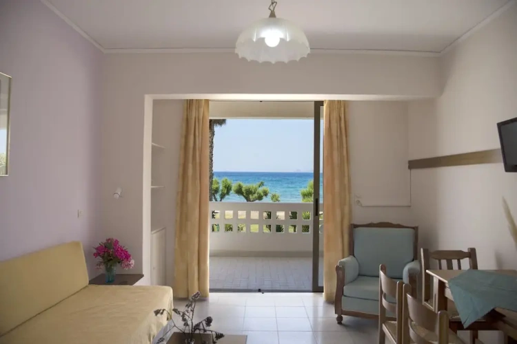 Apartment with balcony and with sea view